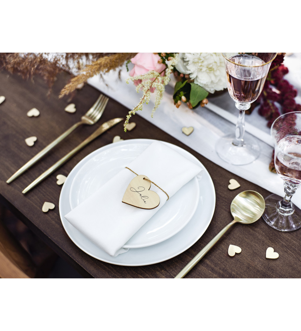 Bílé látkové ubrousky