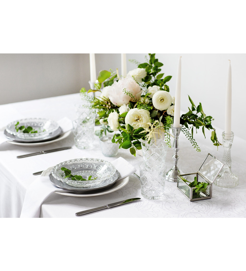 Bílé látkové ubrousky