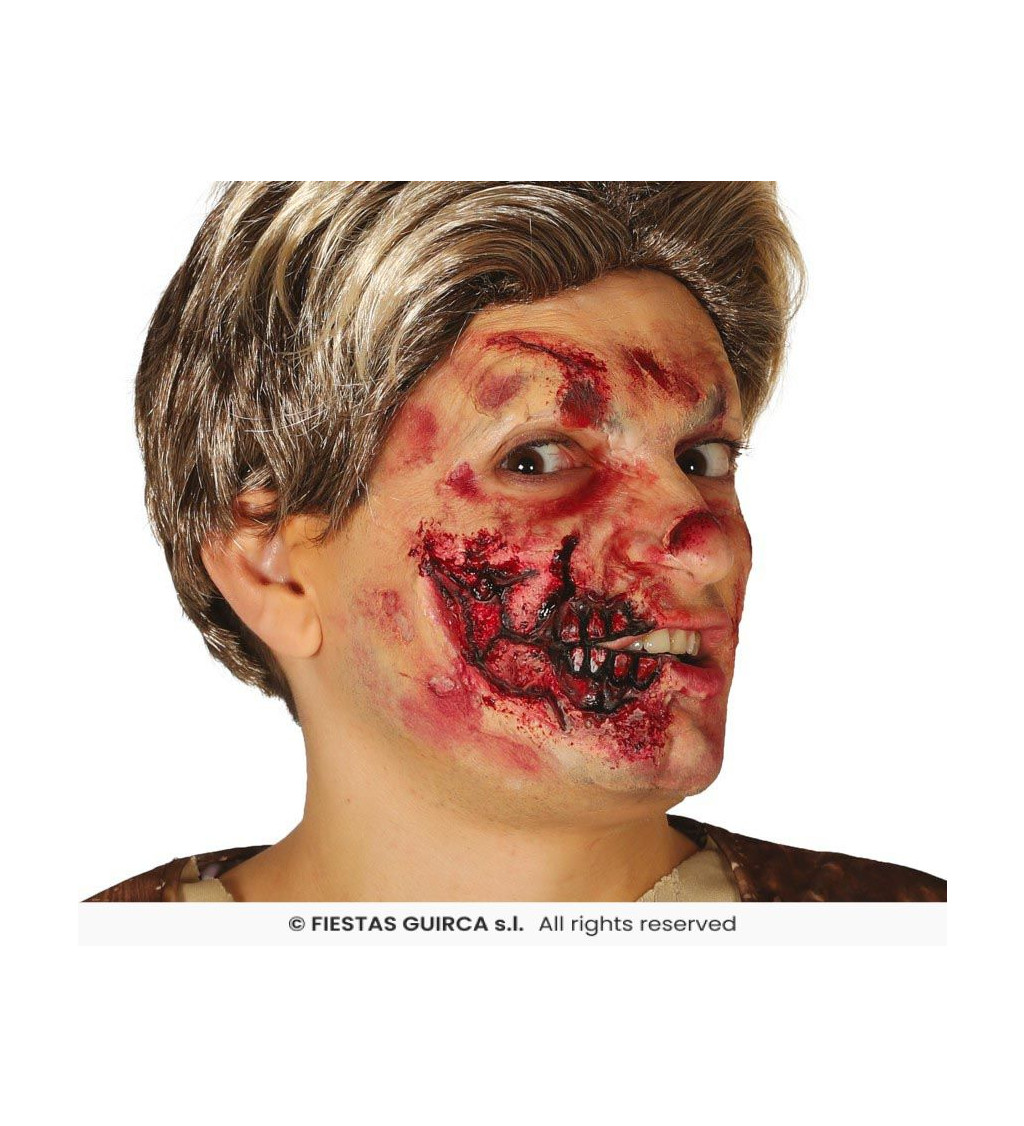 Latexová jizva - krvavá půlka obličeje