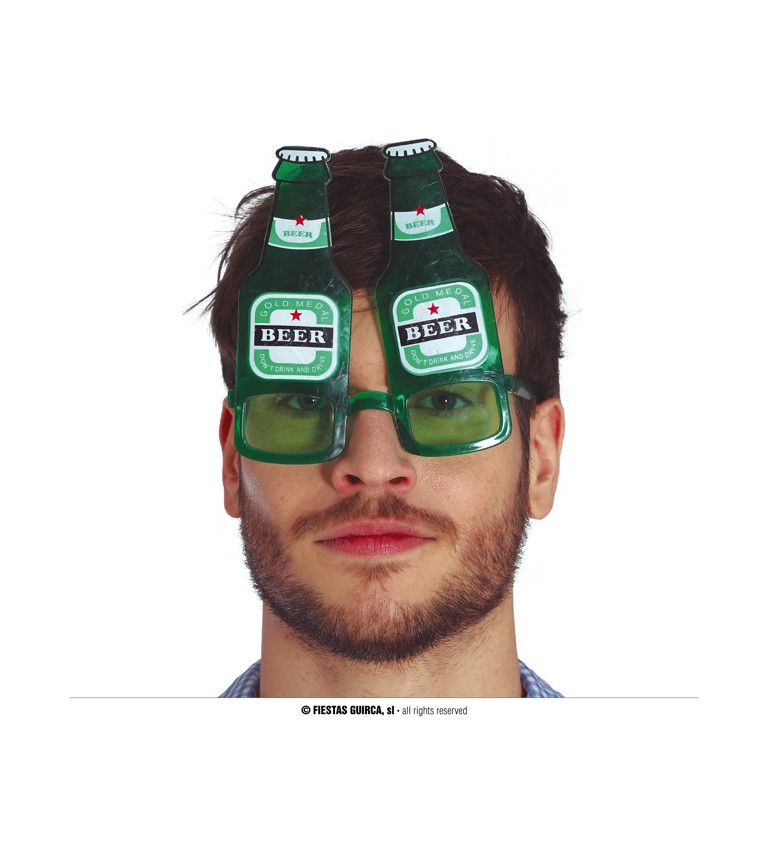 Brýle s dvěmi pivnímy lahvemi